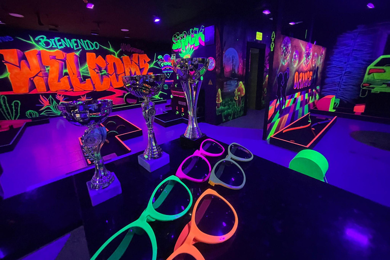 Costa Teguise: Indoor 15 Hole UV Neon Mini Golf Experience