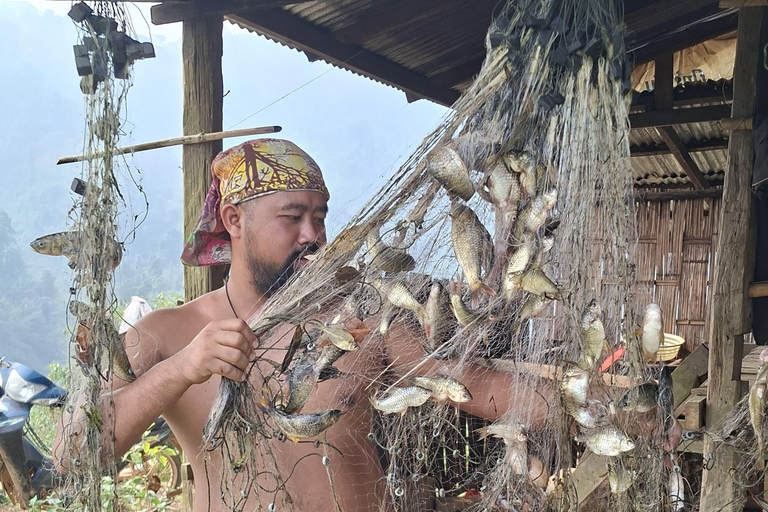 Vang Vieng: Local Fishing, Picnic & Kayaking Adventure