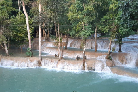 Luang Prabang: Cascate di Kuang Si nel pomeriggio e crociera al tramontoLuang Prabang: cascate di Kuang Si nel pomeriggio e crociera al tramonto