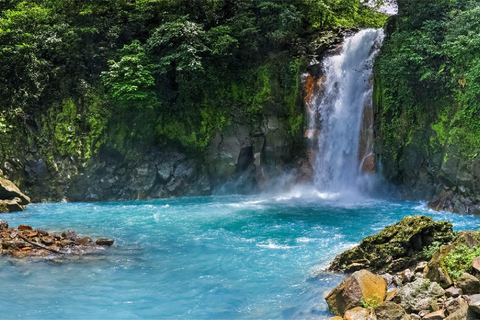 Day trip to Rio Celeste from San José