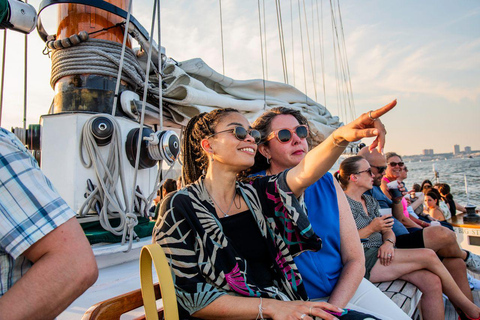 NYC: Statue of Liberty Cruise aboard a Classic Sailboat Peak Option