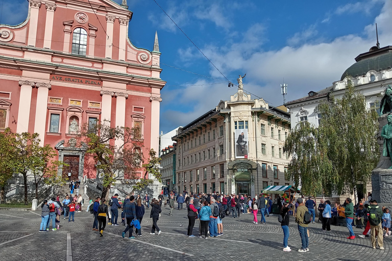 Liubliana: City Center Walking Tour esperienza tempo/storia.