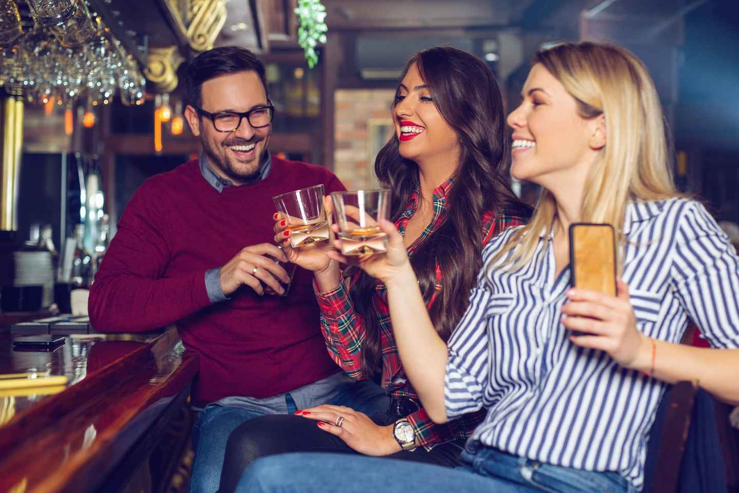 ダブリンのウィスキートレイル：歴史的なパブと地元の味を体験