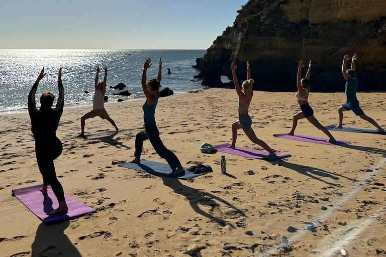 Yoga am Meer am Batata Strand in Lagos