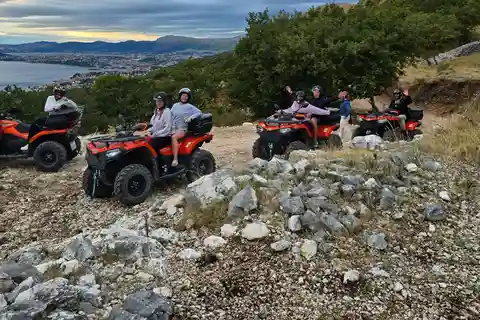 SPLIT : Visite guidée en quad à Gornja Podstrana et chevaux