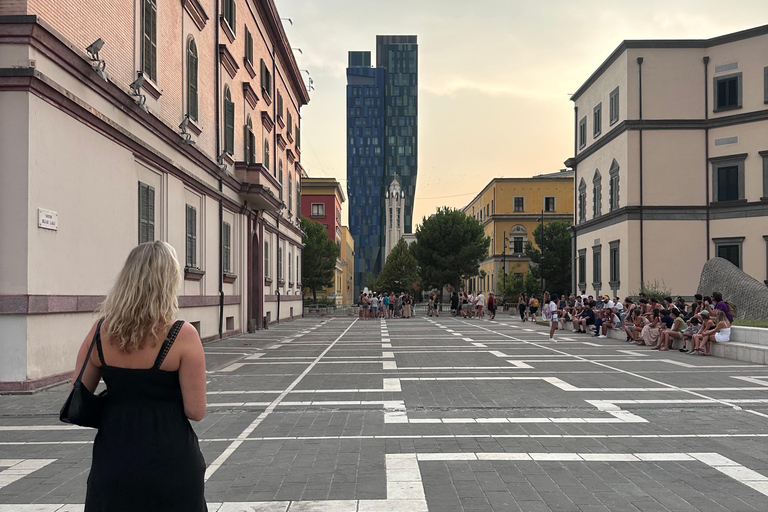 Tirana: Tour guidato a piedi gratuitoTirana: Tour guidato gratuito a piedi