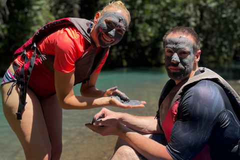 Tubulação no Rio Celeste: Experiências na natureza e águas azuisTubulação no Rio Celeste, aventura e natureza