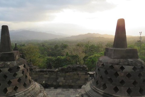Borobudur durante uno scalo: tour di 6 ore dall'aeroporto YIABorobudur: visita di mezza giornata con salita sul tempio!