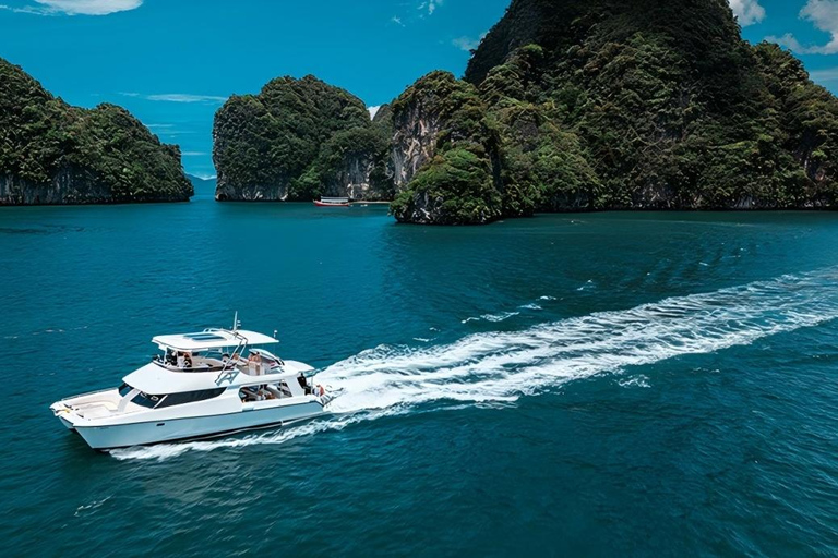 Phuket: James Bond i zatoka Phang Nga luksusowym jachtem o zachodzie słońcaSpotkanie przy molo (opłata za wstęp do parku narodowego wliczona w cenę)