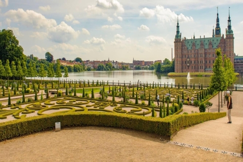 Wycieczka jednodniowa do Kopenhagi: samochodem Kronborg i zamek Frederiksborg5,5 godziny: Zamek Kronborg z audioprzewodnikiem