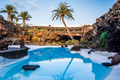 Premium Lanzarote: Discover 3 Iconic Art & Tourism Centers Guided bus tour in French and German