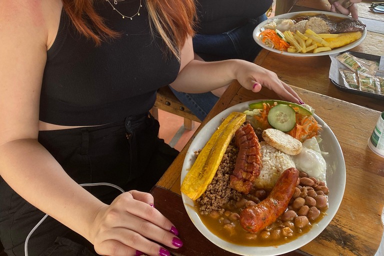 جولة غواتابي: ألتو ديل تشوتشو، وبيدرا ديل بينيول، والغداء، والمزيد