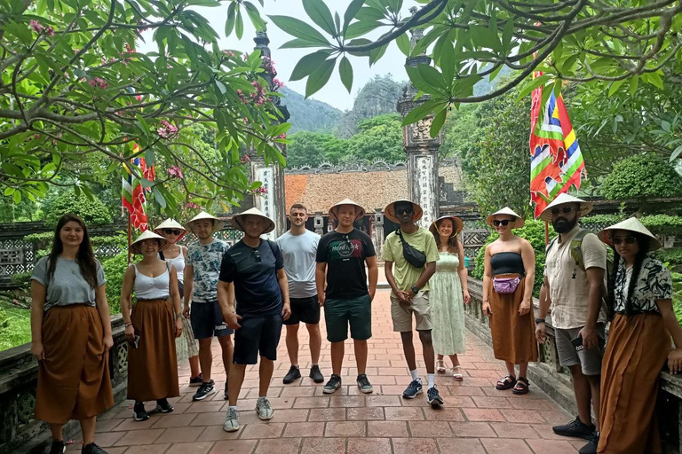 Excursão cultural de 2 dias pela Baía de Halong e Ninh Binh