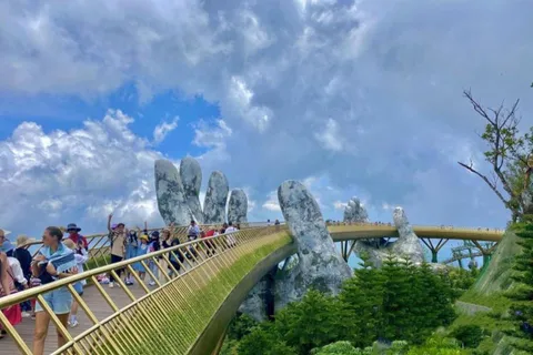 Excursión de un día en grupo a las Colinas de BaNa y el Puente Dorado Desde HoiAn/DN