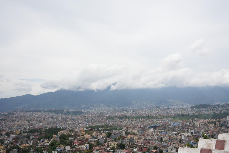 Katmandu: Wycieczka do klasztoru Pharping (jaskinia Asura i Yangleshö)