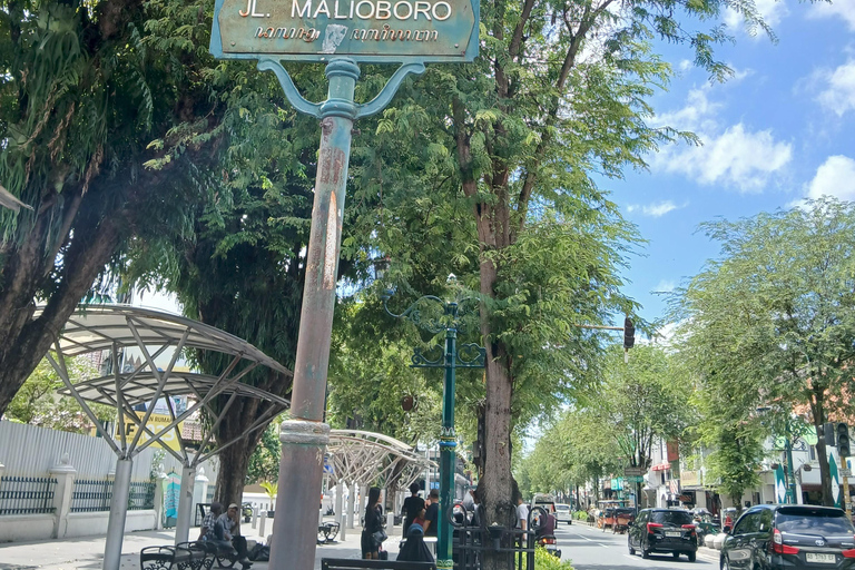 Yogyakarta: City Tour with Palace, Batik, and Keris