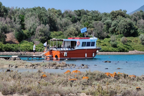 Athènes : excursion d&#039;une journée en bateau avec baignade et piscine thermaleAthènes : excursion d&#039;une journée en bateau vers les îles avec baignade