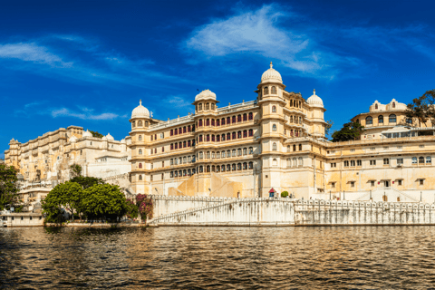 Tour della città di Udaipur di un giorno intero in auto con la guidaUdaipur: Tour guidato dell&#039;intera giornata della città di Udaipur in taxi