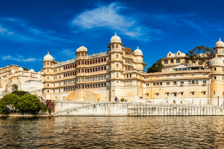 Tour della città di Udaipur di un giorno intero in auto con la guidaUdaipur: Tour guidato dell&#039;intera giornata della città di Udaipur in taxi