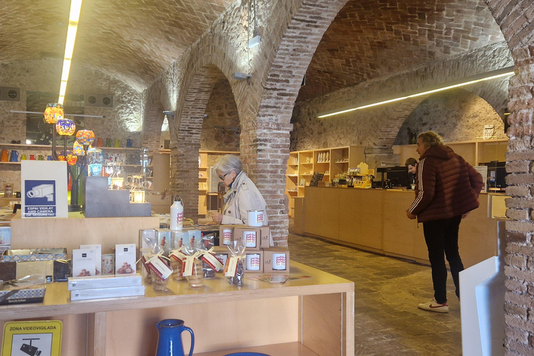 Från Salou: Rundtur i klostret Poblet med upphämtning från hotelletFrån Salou: Rundtur till klostret Poblet med upphämtning från hotellet