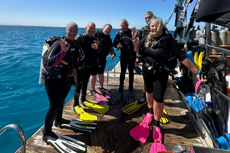 Hurghada: Beginner Diving Trip with Lunch, Transfer & Gear Boat Cruise with 2 Snorkeling Sites with Lunch & Transfer