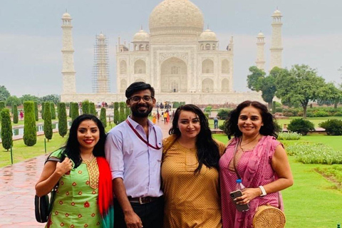From Delhi: Shared Taj Mahal Guided Tour by Train
