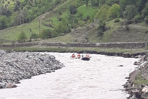 Excursão guiada particular de 1 dia para as montanhas Gudauri e Kazbegi