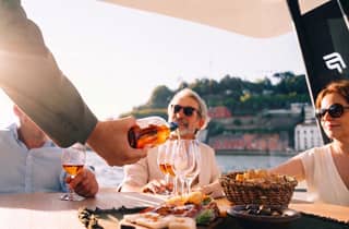 Luxuriöse 6-Brücken-Bootsfahrt in Porto: Wein, Snacks & Aussicht