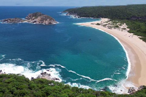Private yacht tour of the Huatulco Bays Small yacht for 8 people