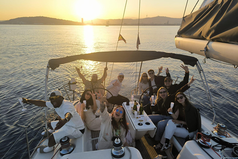 Barcelona: Sunset Boat Trip with Cava Wine and Snacks Sunset: Shared Tour with Cava, Drinks and Snacks