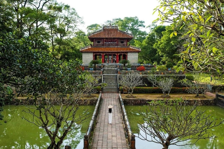 Hue Dragon Boat Tour om de pagode en koninklijke graven te bezoeken