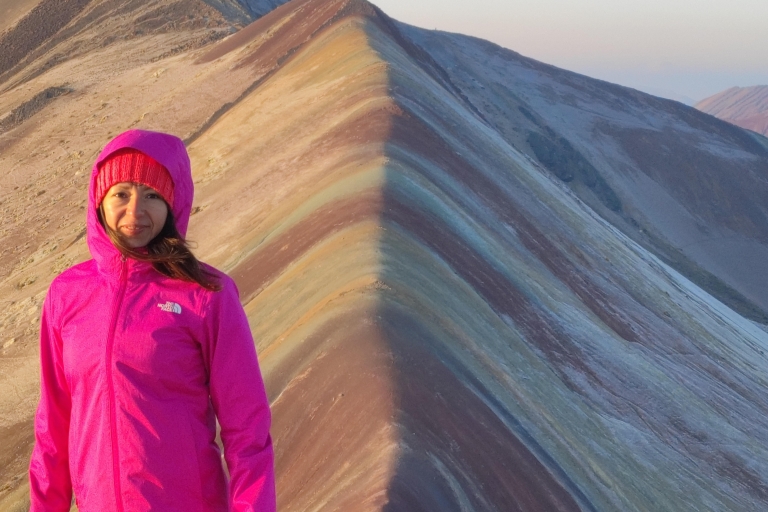 "Un amanecer en La montaña de Colores: Sin Turista""Un amanecer mágico en la Montaña de colores: sin turistas