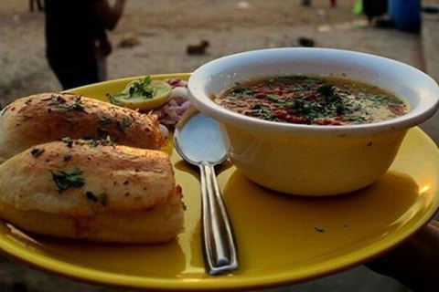 Tour gastronômico pelas ruas e praias de Mumbai com mais de 10 degustaçõesTour pela comida de rua e praia de Mumbai: coma e beba como um morador local
