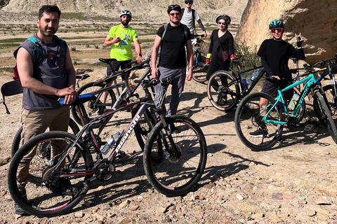 Baku: tour in mountain bike a Gobustan - vulcano di fango TogayayBaku: Tour in mountain bike sul Gobustan - Vulcano di fango di Togayay