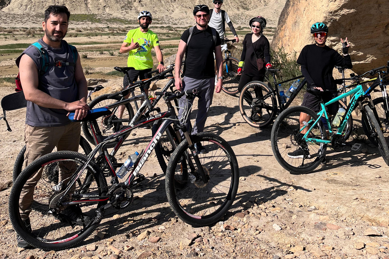 Baku: tour in mountain bike a Gobustan - vulcano di fango TogayayBaku: Tour in mountain bike sul Gobustan - Vulcano di fango di Togayay