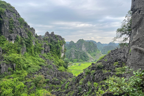 Ninh Binh: Hoa Lu, Tam Coc, Fietsen Groepstour vanuit Hanoi