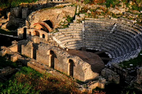 Tour semi-privato; da Corfù a Tirana - 3 siti UNESCO
