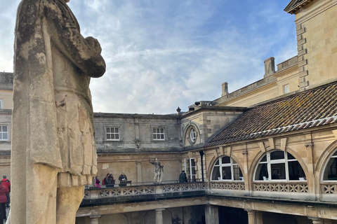 Bath : Les points forts : visite guidée à pied avec application mobile.Accédez à la visite via l'application Tourific (lien envoyé par Tourific)