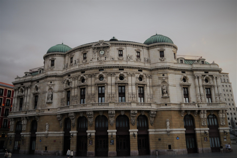 Bilbao: Old Town and Modern City Guided Walking Tour