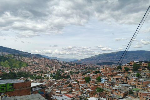 Medellín: Cultural Tour with Lunch and Commune 13