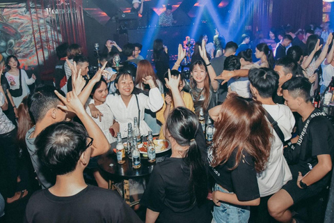 Da Nang: Nightlife Tour & Pub Crawl with Rooftop Bar & Clubs Da Nang: Guided Nightlife Tour with Rooftop, Club, Bar Visit
