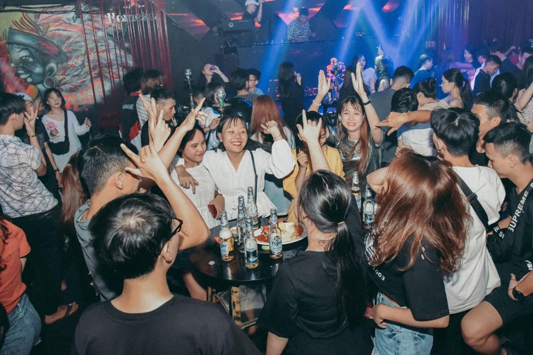 Da Nang: Nightlife Tour & Pub Crawl with Rooftop Bar & Clubs Da Nang: Guided Nightlife Tour with Rooftop, Club, Bar Visit