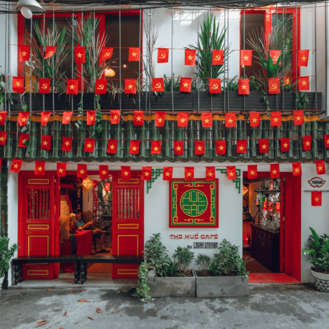 Ho Chi Minh City: Color Hunting Challenge & Photo Walk Tour