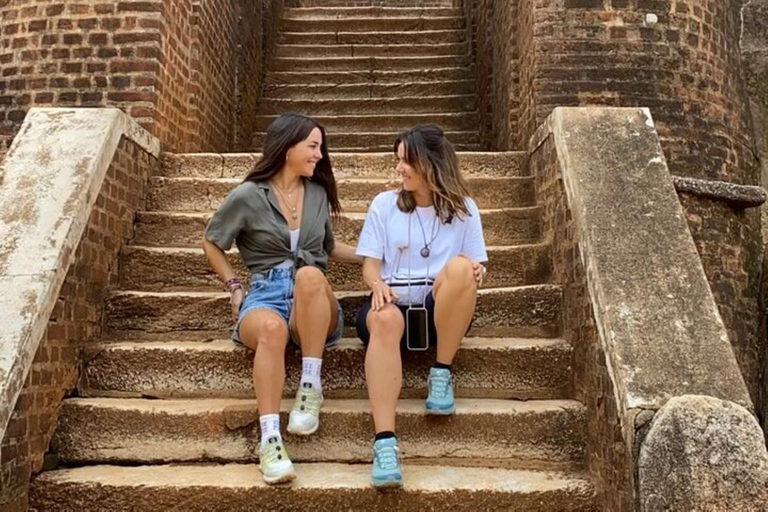 From Colombo: Dambulla, Sigiriya, and Jeep Safari Day Trip