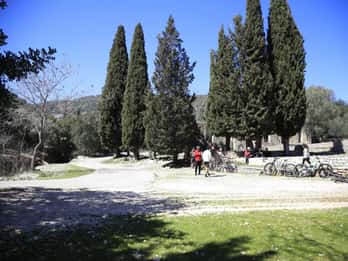 Kefalonia: Guided E-Bike Tour with Caves Visit