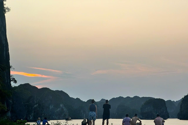 2-tägige Ha Long Bay Island Cruise Tour mit einem 3-Sterne-Kreuzfahrtschiff