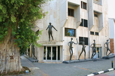 Limassol: Divided Nicosia and Larnaca Tour