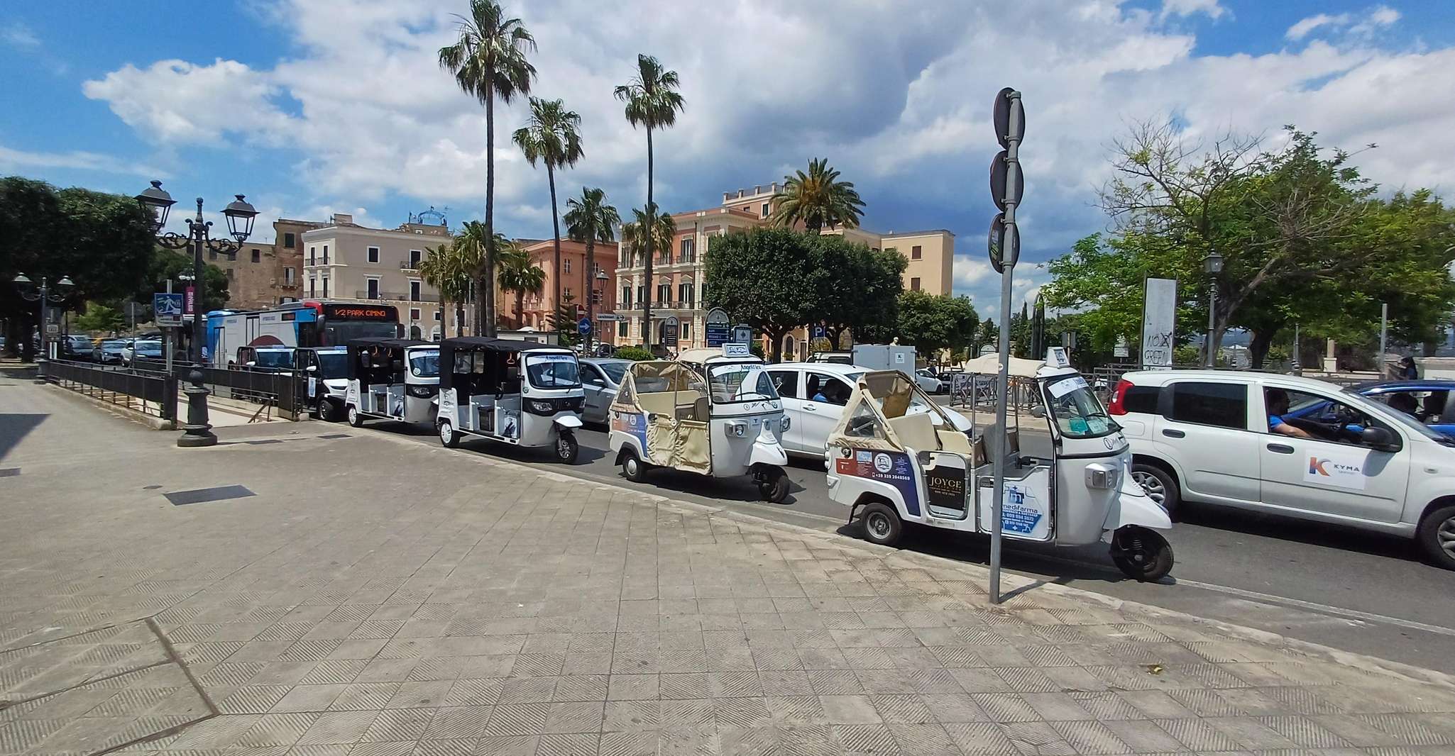 Taranto: Falanto Tour of the Old Town and Borgo Umbertino