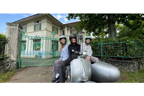 Singapore: The Private Museum and Sidecar Tour with Tea