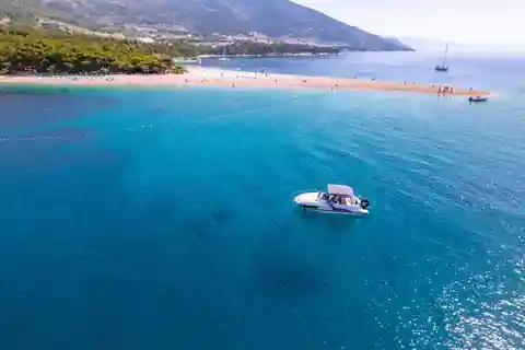 Makarska: 3-Island Speedboat Golden Horn & Blue Lagoon Tour
